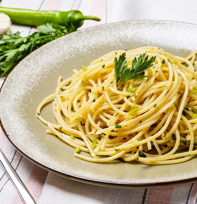 Spaghettis à l'Aglio e Olio - Vagabondages Culinaires
